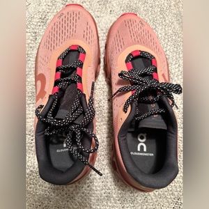 Women On Running Cloudmonster sneakers